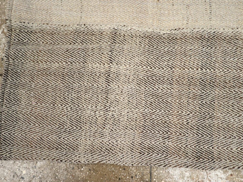 Modern Turkish Flatweave Accent Rug, No.31414 - Gsblank