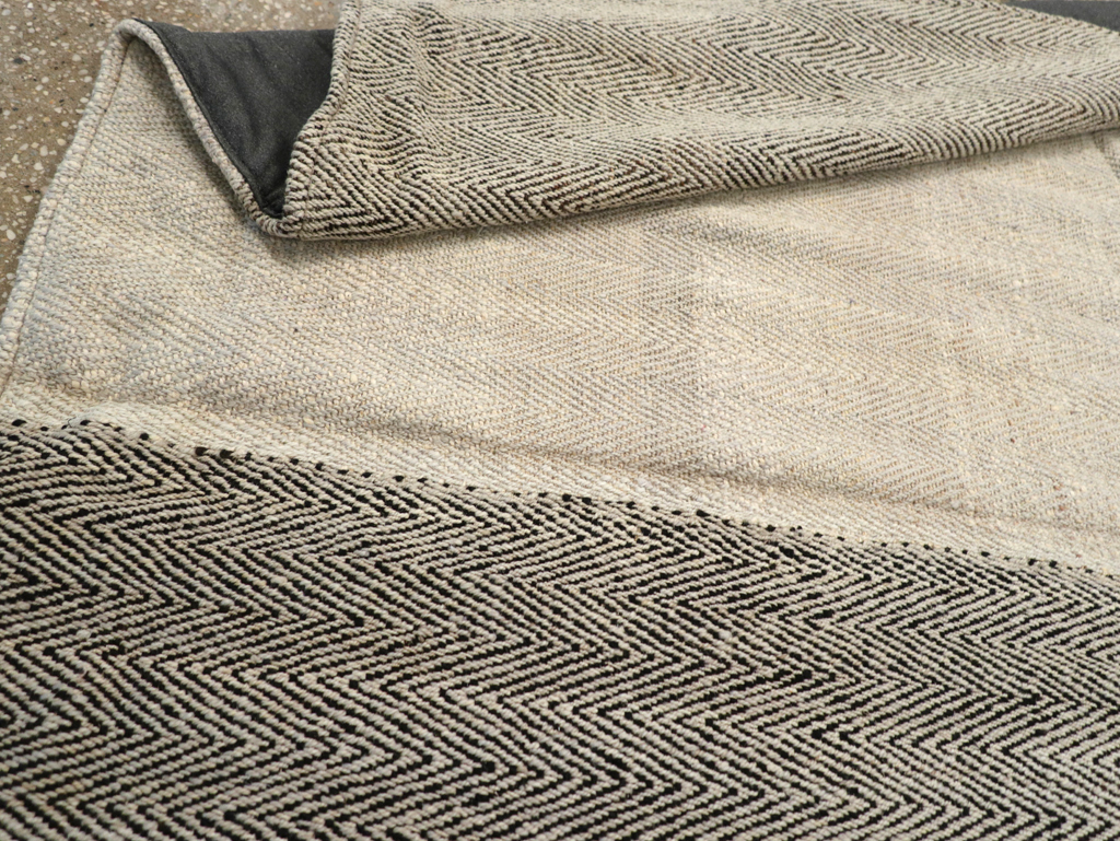 Modern Turkish Flatweave Accent Rug, No.31414 - Gsblank