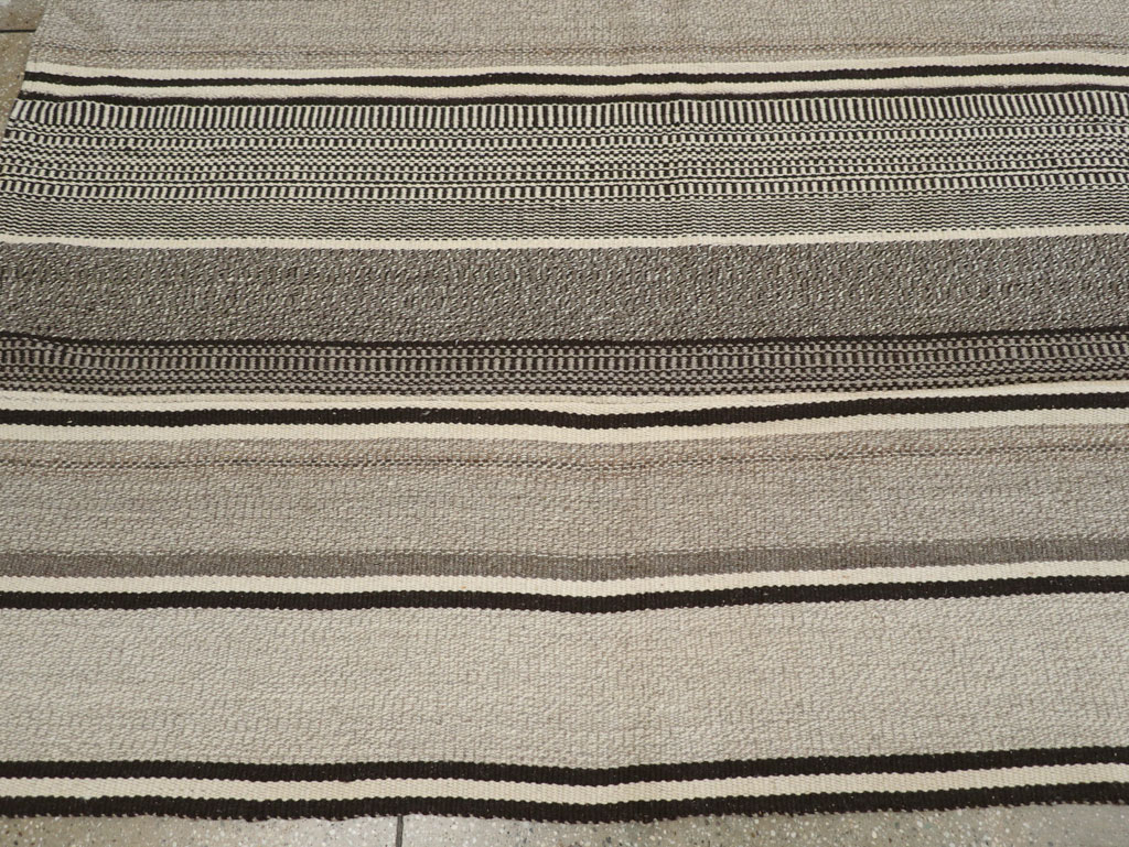 Modern Turkish Flatweave Room Size Carpet, No.31426 - Gsblank