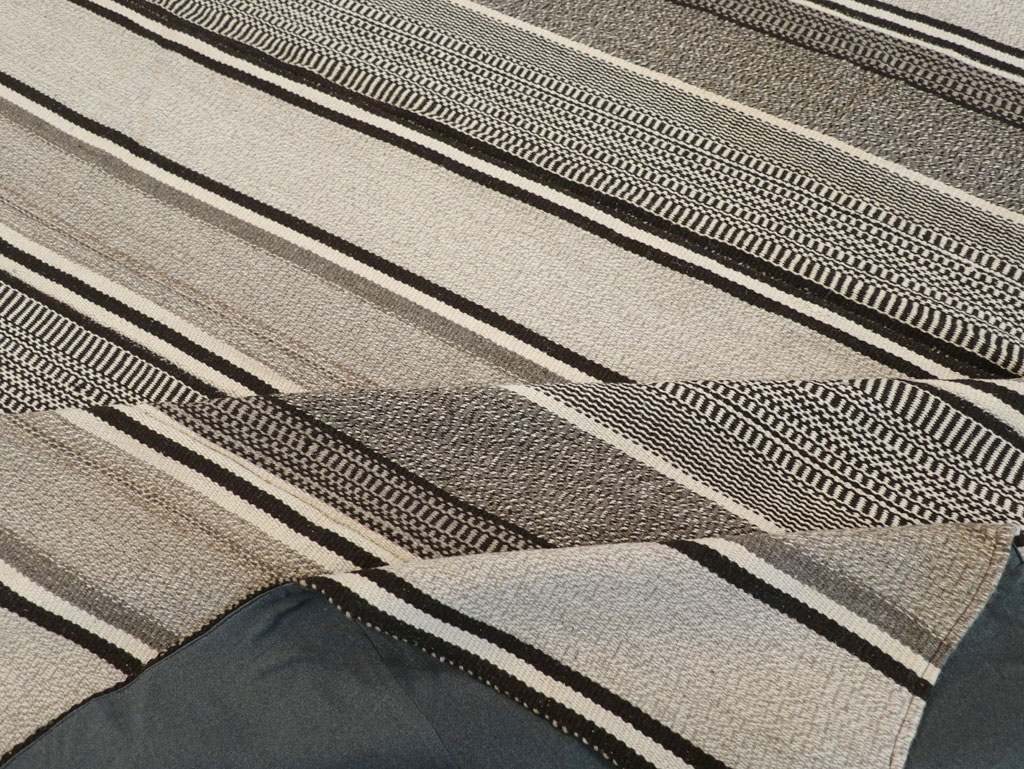 Modern Turkish Flatweave Room Size Carpet, No.31426 - Gsblank