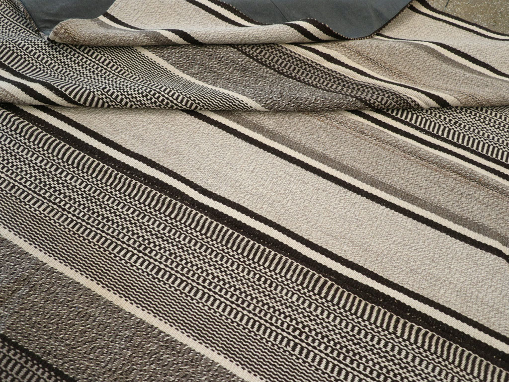 Modern Turkish Flatweave Room Size Carpet, No.31426 - Gsblank