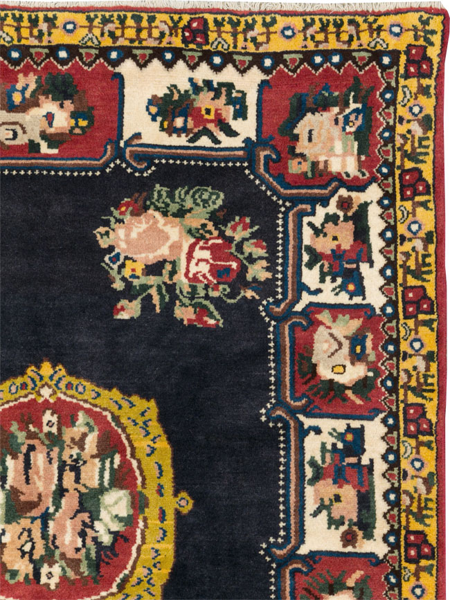 Vintage Persian Bakhtiari Throw Rug, No.31449 - Gsblank