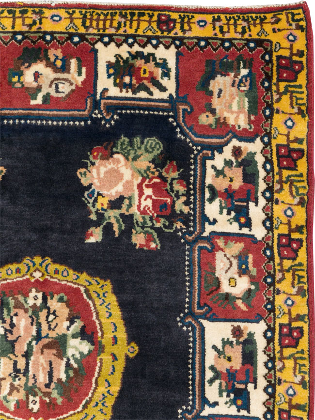 Vintage Persian Bakhtiari Throw Rug, No.31449 - Gsblank