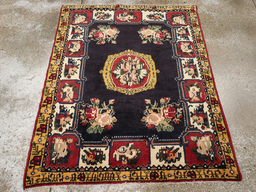 Vintage Persian Bakhtiari Throw Rug, No.31449 - Gsblank