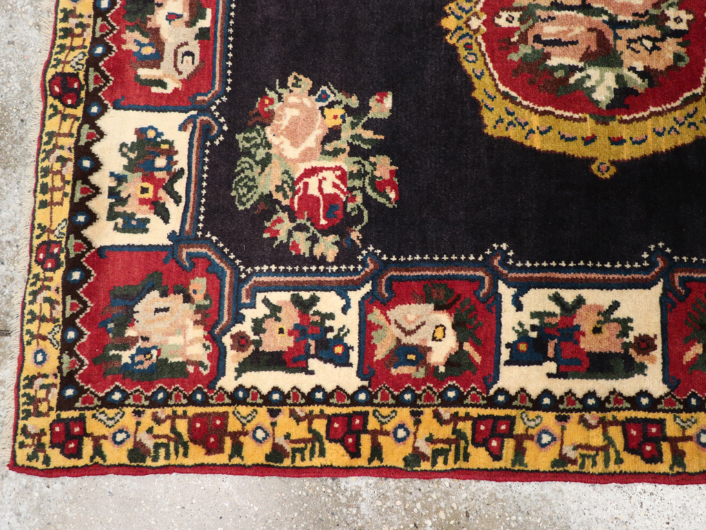 Vintage Persian Bakhtiari Throw Rug, No.31449 - Gsblank