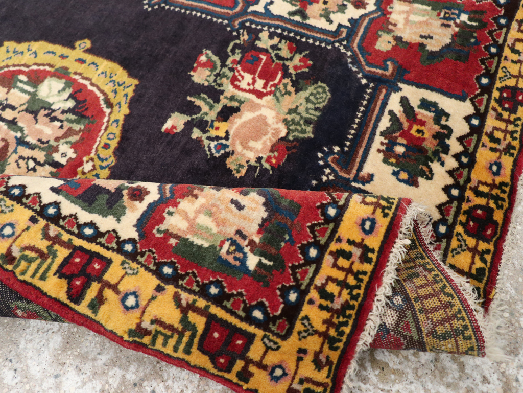 Vintage Persian Bakhtiari Throw Rug, No.31449 - Gsblank