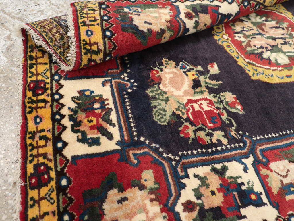 Vintage Persian Bakhtiari Throw Rug, No.31449 - Gsblank