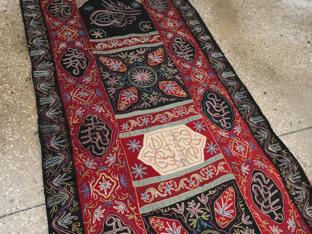 Vintage Indian Embroidered Wall Hanging Textile Runner, No.31478 - Gsblank