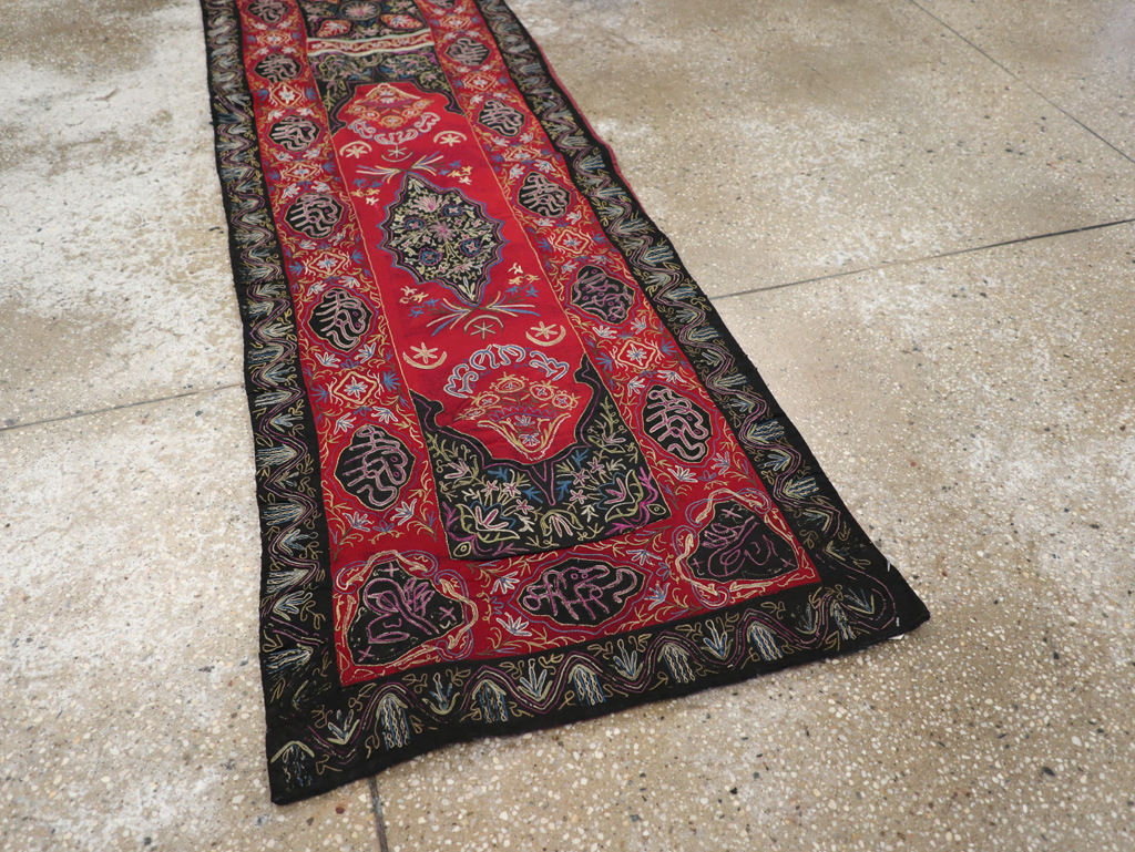 Vintage Indian Embroidered Wall Hanging Textile Runner, No.31478 - Gsblank