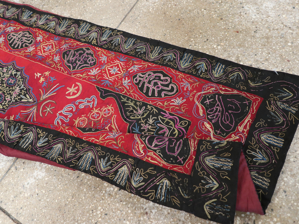 Vintage Indian Embroidered Wall Hanging Textile Runner, No.31478 - Gsblank