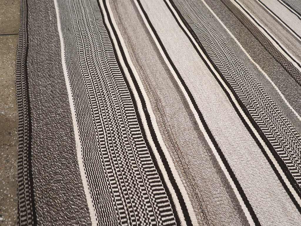 Modern Turkish Flatweave Large Room Size Carpet, No.31541 - Gsblank