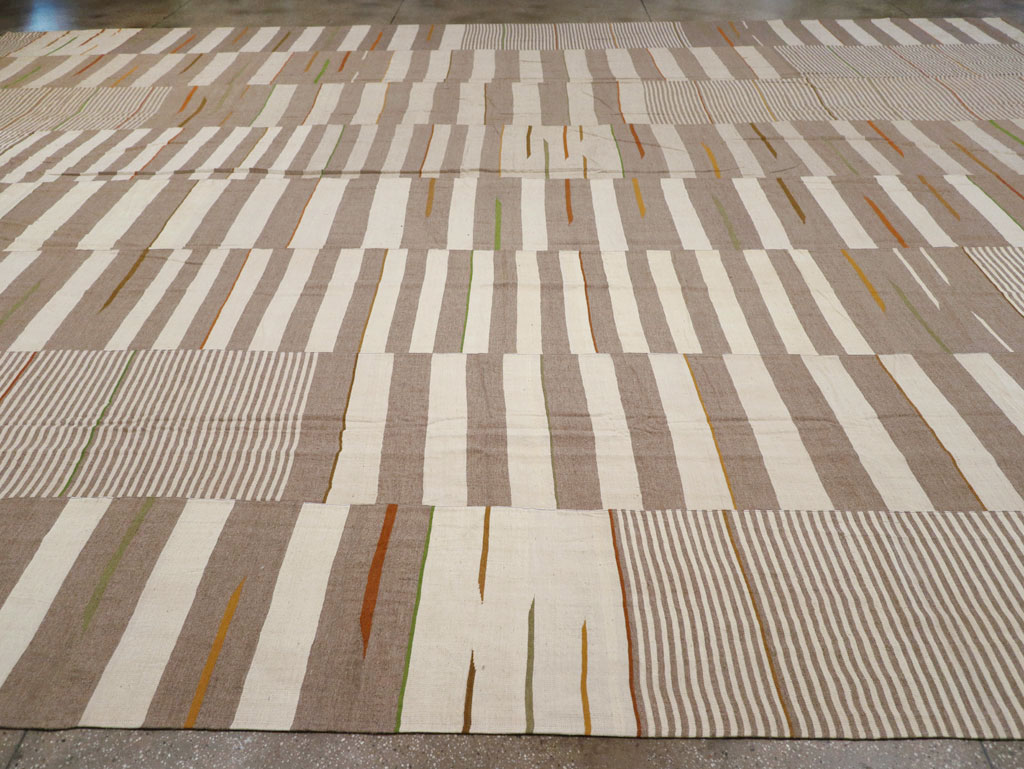 Modern Turkish Flatweave Kilim Oversize Carpet, No.31544 - Gsblank