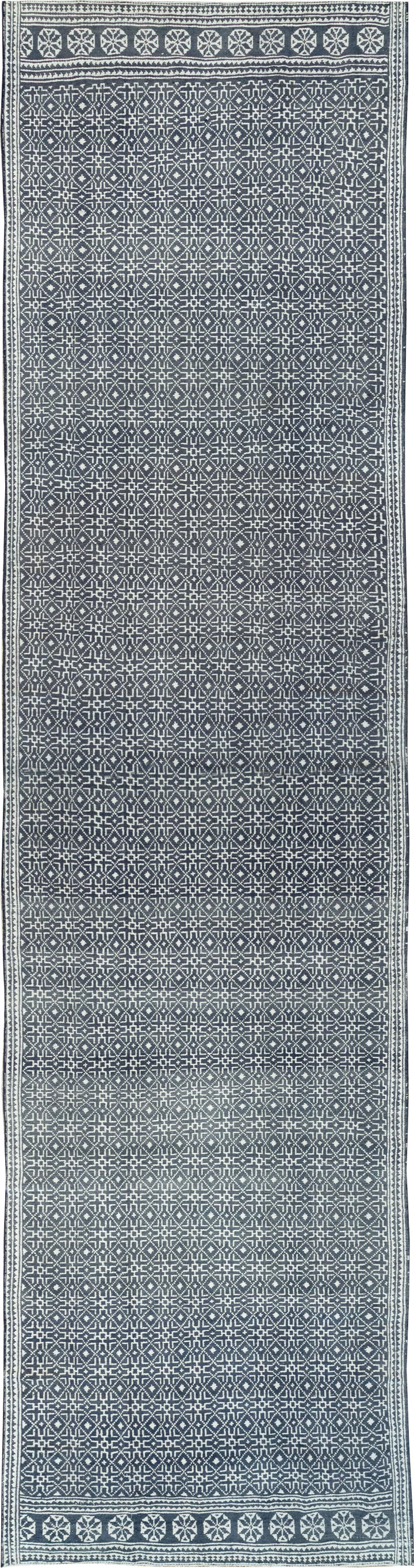 Vintage Persian Flatweave Long and Narrow Gallery Carpet, No.31554 - Gsblank