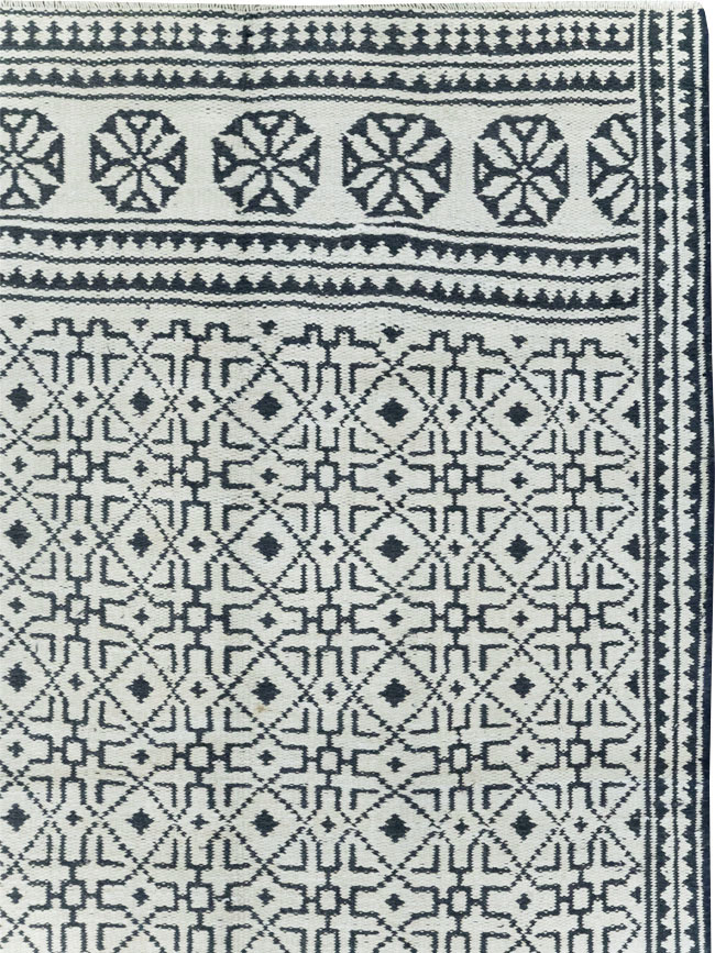 Vintage Persian Flatweave Long and Narrow Gallery Carpet, No.31554 - Gsblank