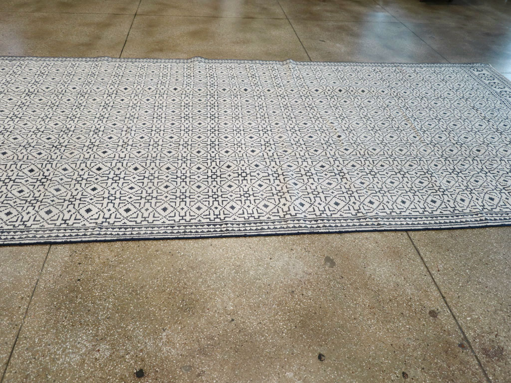 Vintage Persian Flatweave Long and Narrow Gallery Carpet, No.31554 - Gsblank