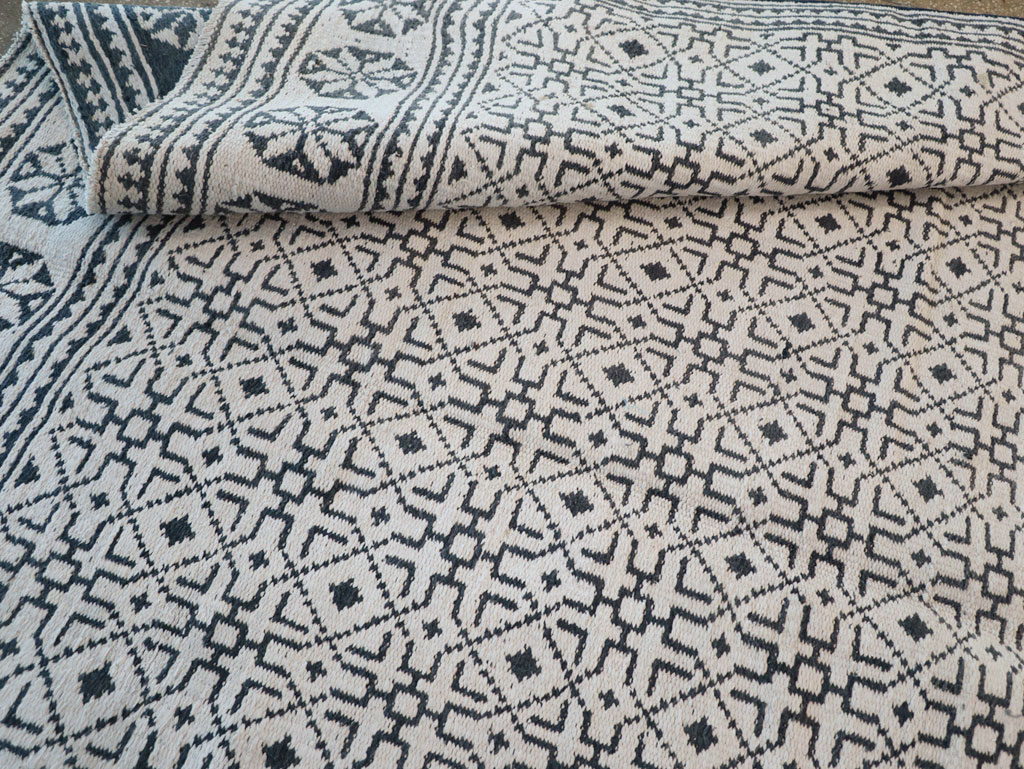 Vintage Persian Flatweave Long and Narrow Gallery Carpet, No.31554 - Gsblank