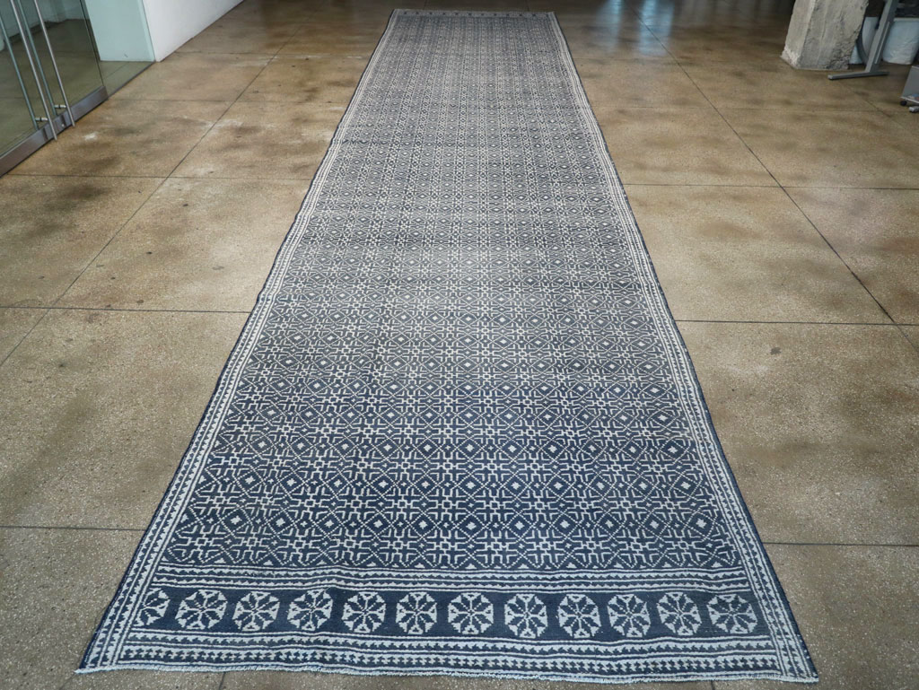 Vintage Persian Flatweave Long and Narrow Gallery Carpet, No.31554 - Gsblank