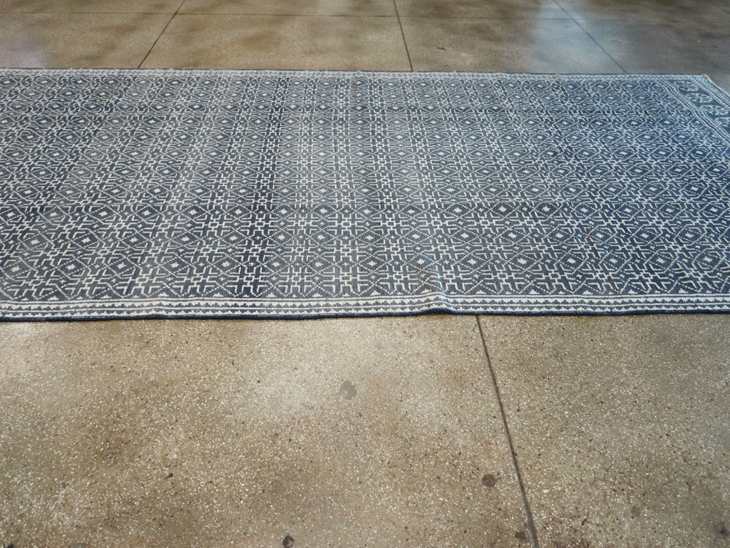Vintage Persian Flatweave Long and Narrow Gallery Carpet, No.31554 - Gsblank