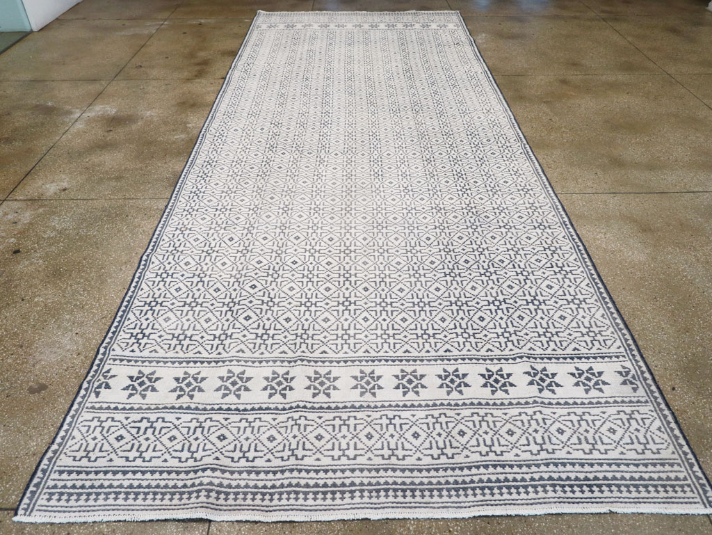 Vintage Persian Flatweave Gallery Carpet, No.31556 - Gsblank