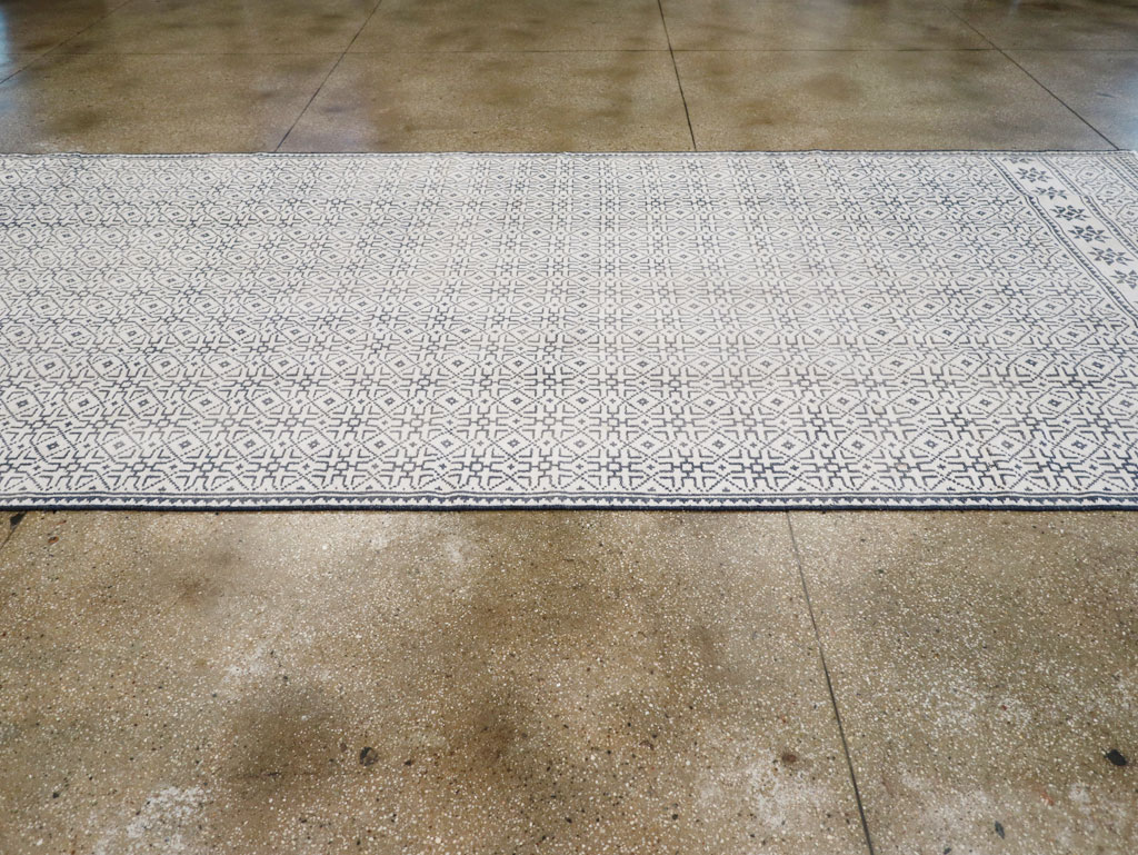 Vintage Persian Flatweave Gallery Carpet, No.31556 - Gsblank