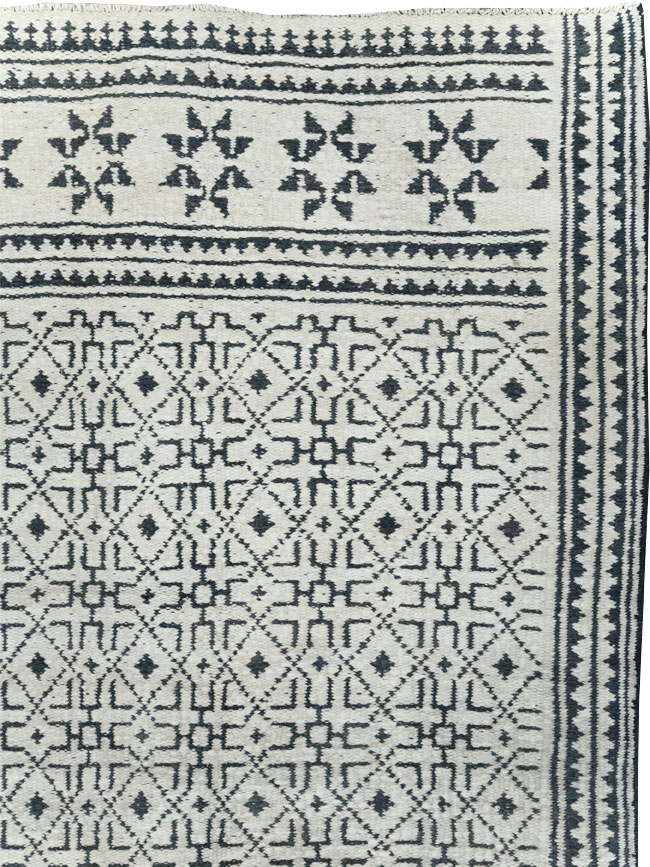 Vintage Persian Flatweave Long and Narrow Gallery Carpet, No.31557 - Gsblank