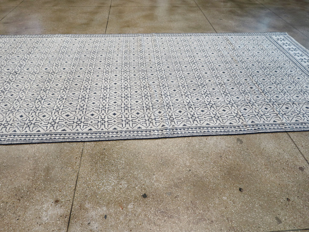 Vintage Persian Flatweave Long and Narrow Gallery Carpet, No.31557 - Gsblank