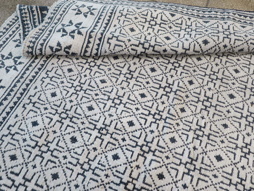 Vintage Persian Flatweave Long and Narrow Gallery Carpet, No.31557 - Gsblank