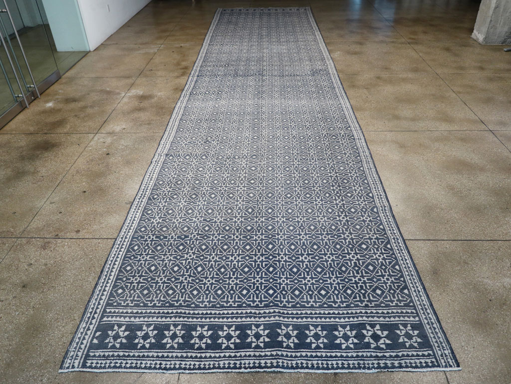 Vintage Persian Flatweave Long and Narrow Gallery Carpet, No.31557 - Gsblank