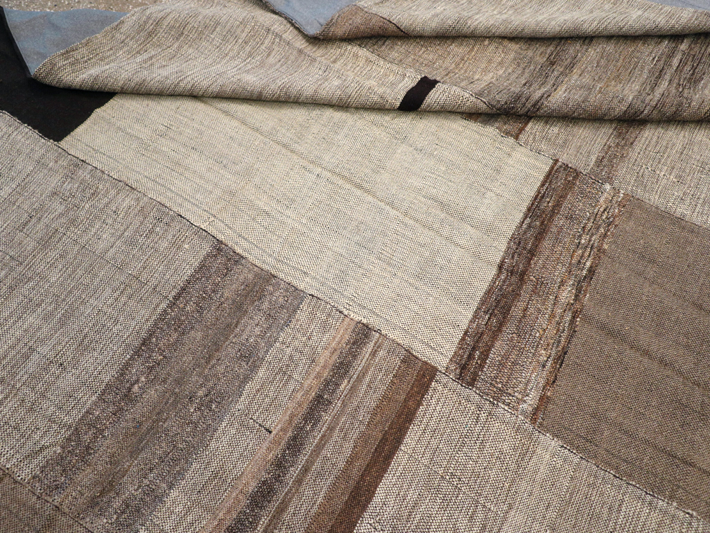 Modern Turkish Flatweave Kilim Square Room Size Carpet, No.31599 - Gsblank