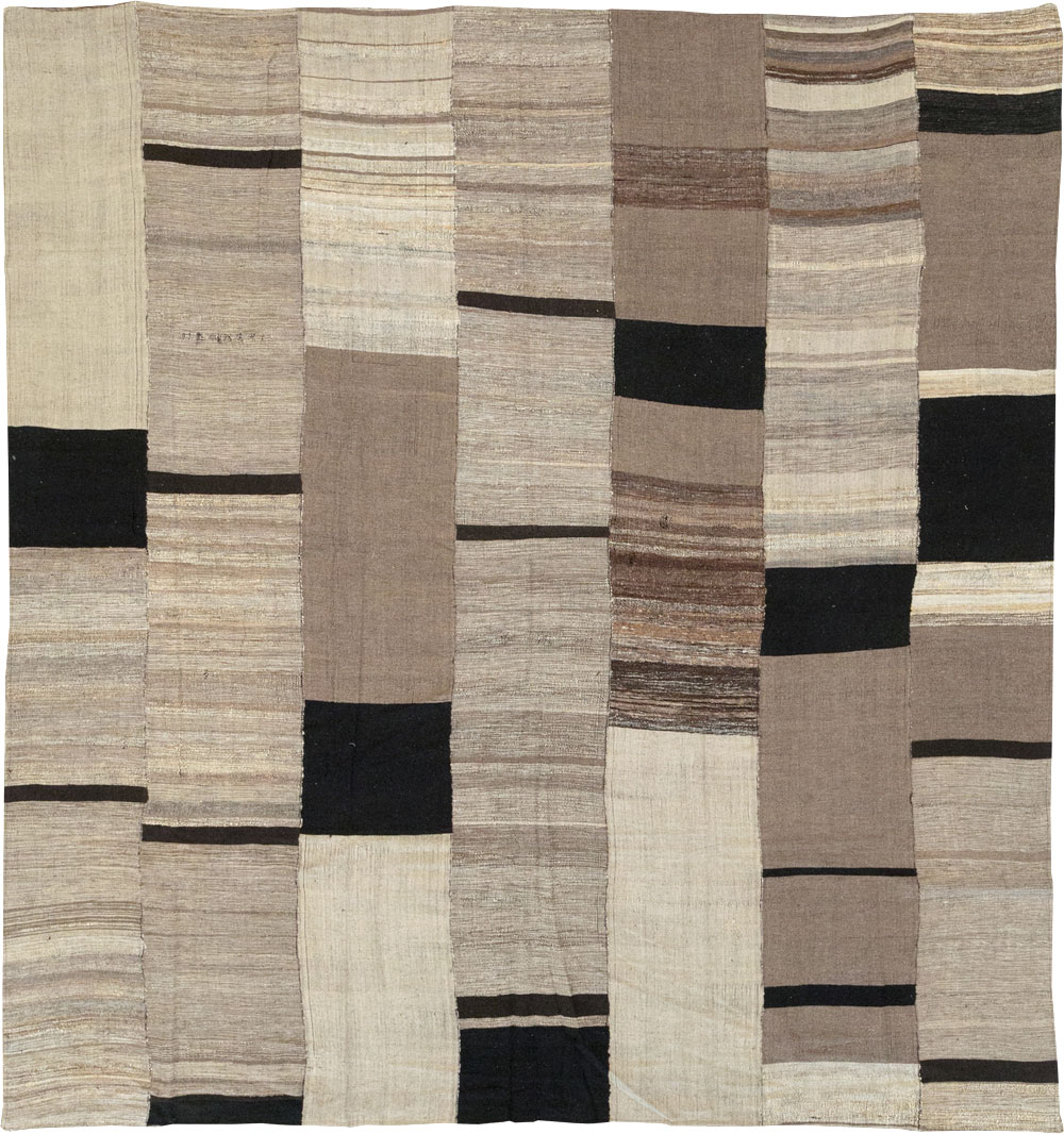 Modern Turkish Flatweave Square Room Size Carpet, No.31609 - Gsblank