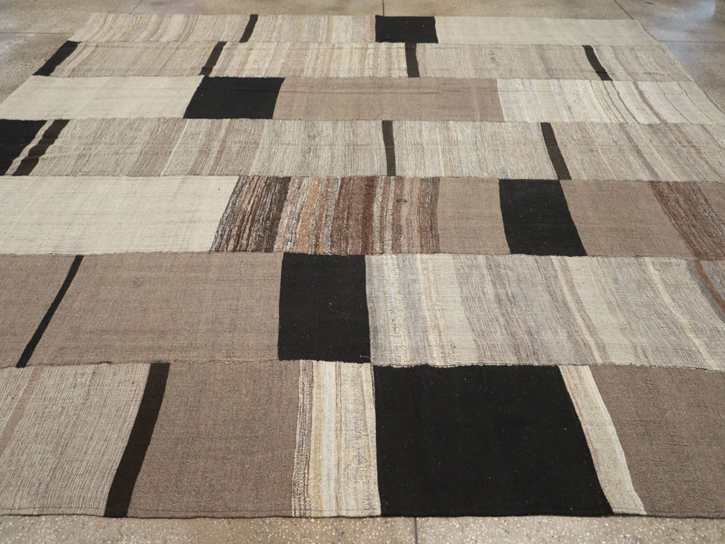 Modern Turkish Flatweave Square Room Size Carpet, No.31609 - Gsblank