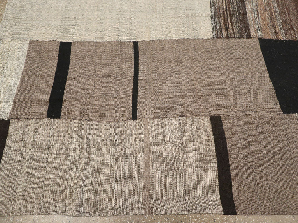 Modern Turkish Flatweave Square Room Size Carpet, No.31609 - Gsblank