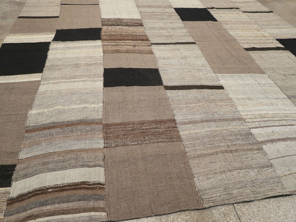 Modern Turkish Flatweave Square Room Size Carpet, No.31609 - Gsblank