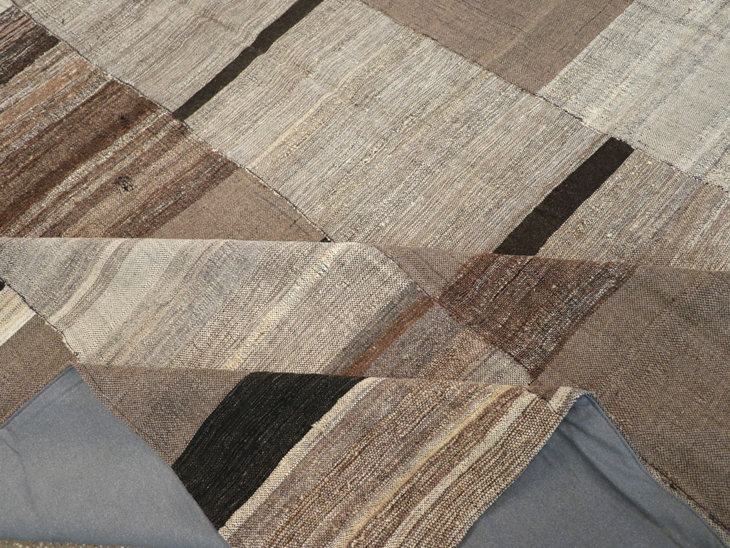 Modern Turkish Flatweave Square Room Size Carpet, No.31609 - Gsblank