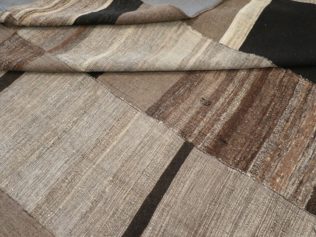 Modern Turkish Flatweave Square Room Size Carpet, No.31609 - Gsblank