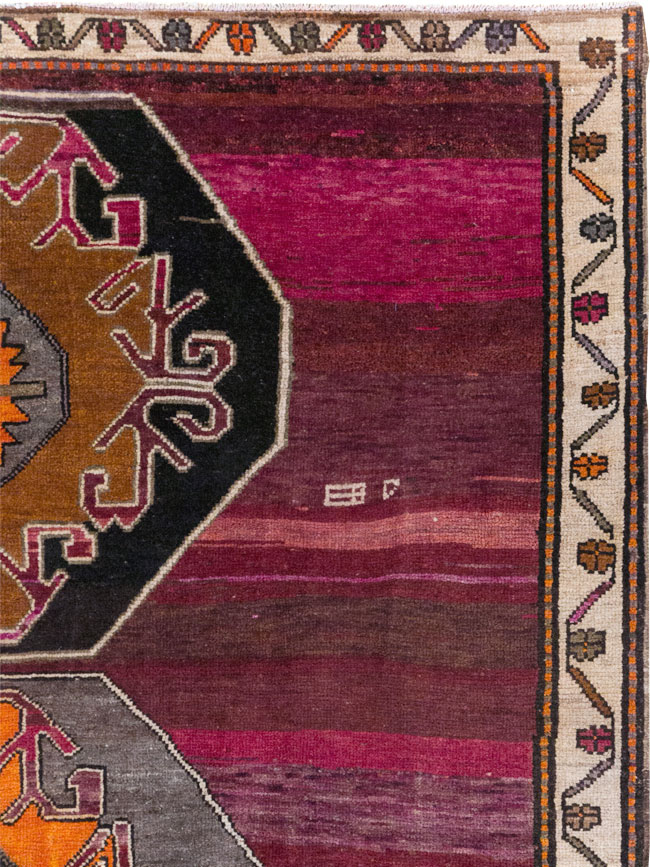 Vintage Turkish Anatolian Small Tribal Room Size Carpet, No.31629 - Gsblank