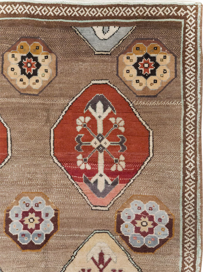 Vintage Turkish Anatolian Tribal Room Size Carpet, No.31649 - Gsblank