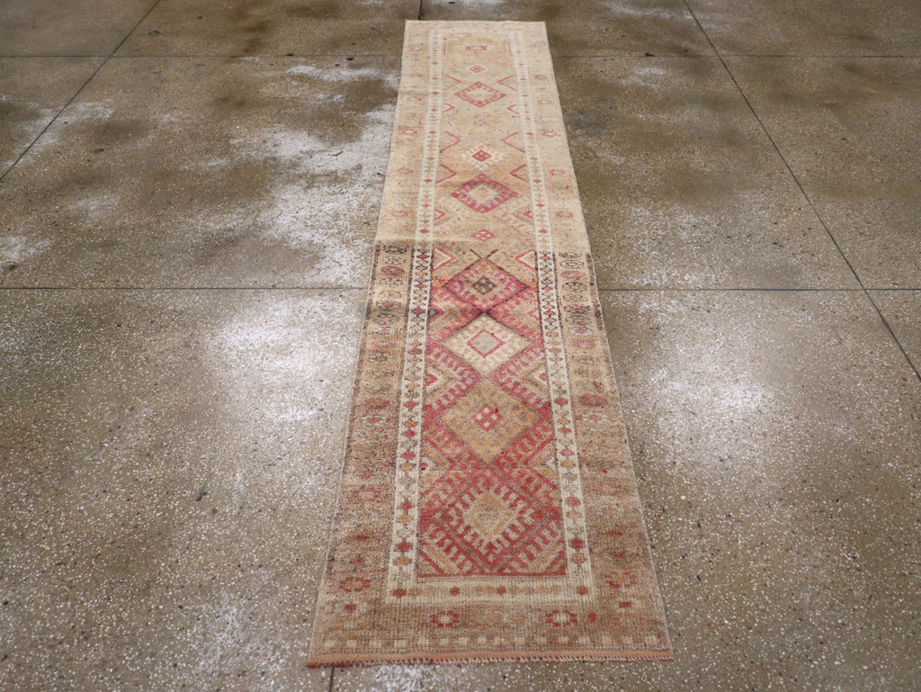 Vintage Turkish Anatolian Small Runner, No.31652 - Gsblank