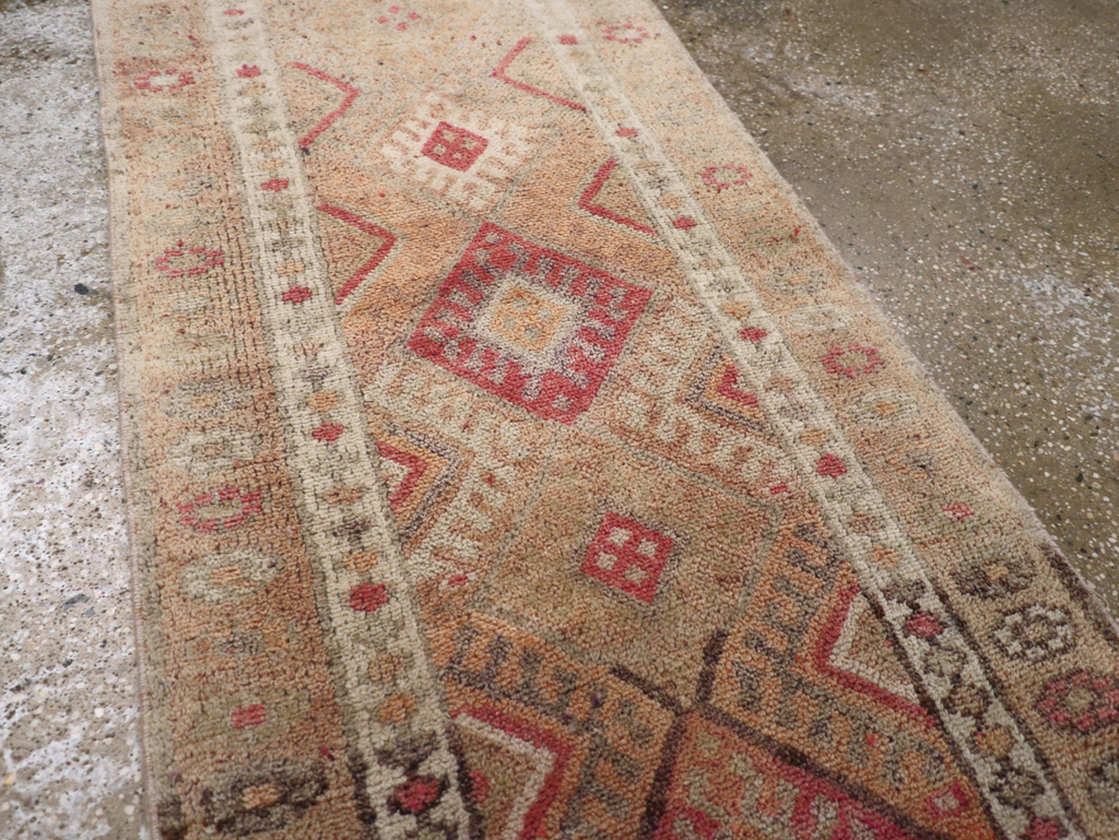 Vintage Turkish Anatolian Small Runner, No.31652 - Gsblank