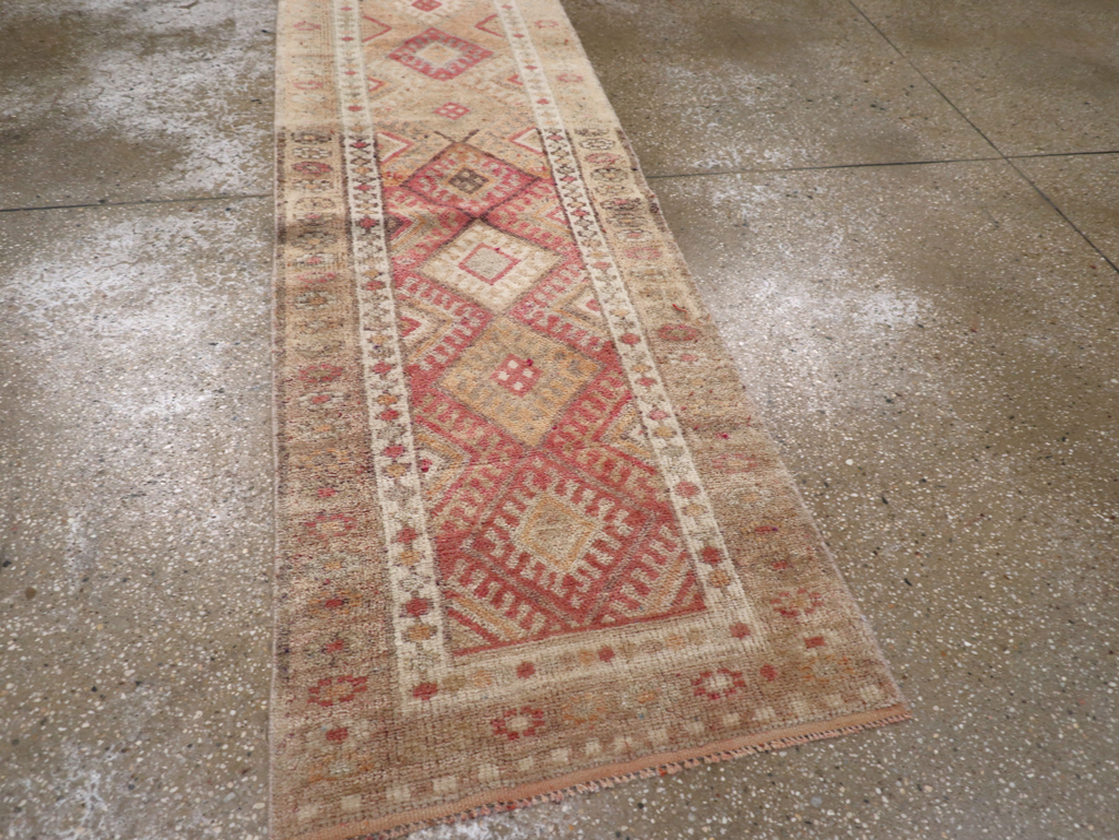 Vintage Turkish Anatolian Small Runner, No.31652 - Gsblank