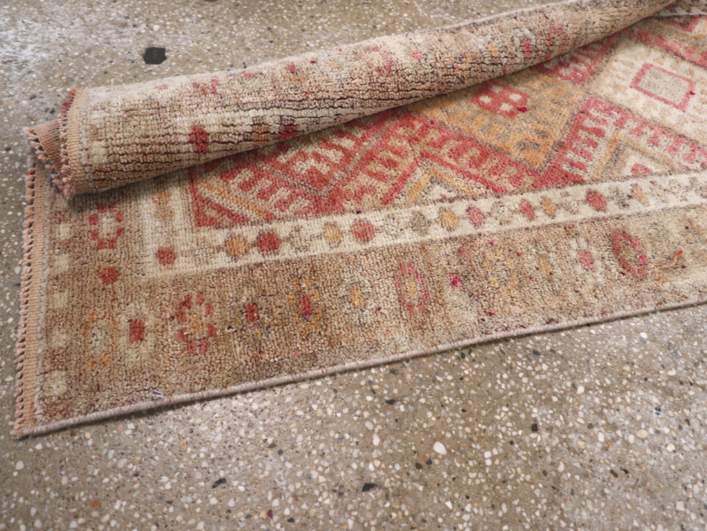 Vintage Turkish Anatolian Small Runner, No.31652 - Gsblank