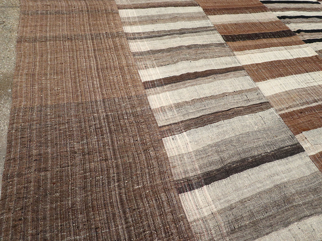 Modern Turkish Flatweave Kilim Square Room Size Carpet, No.31675 - Gsblank