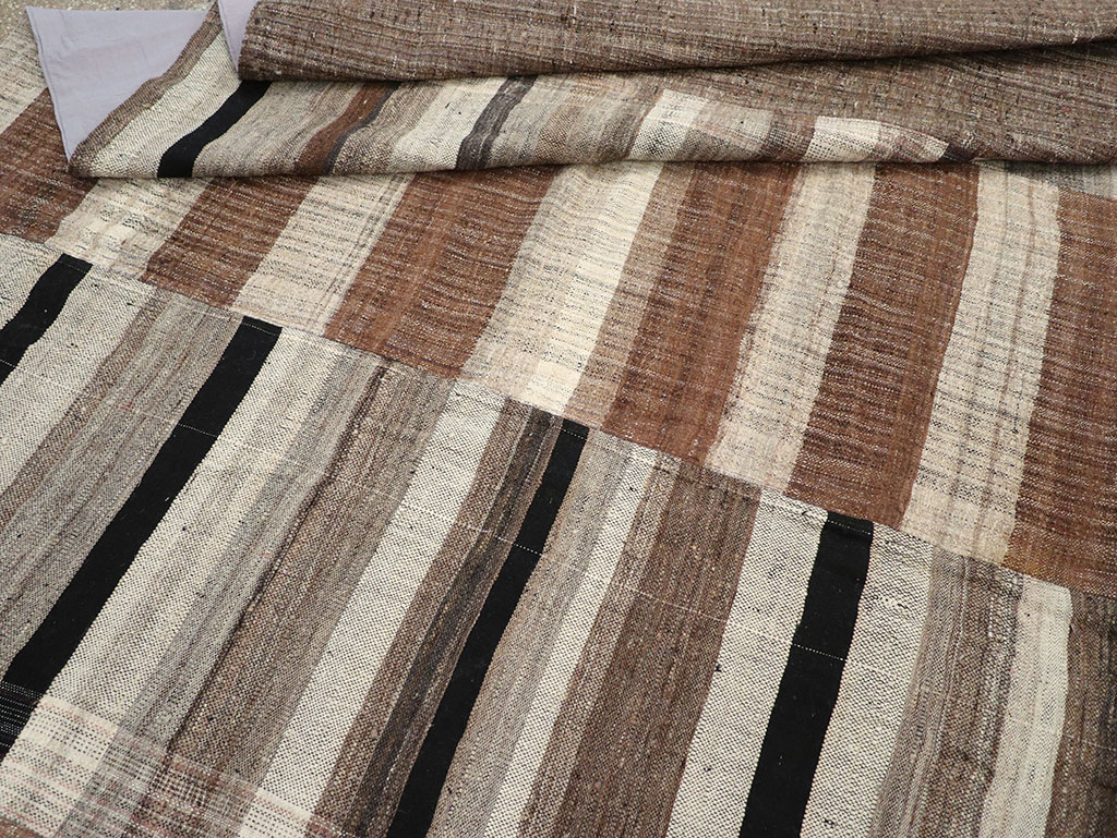 Modern Turkish Flatweave Kilim Square Room Size Carpet, No.31675 - Gsblank