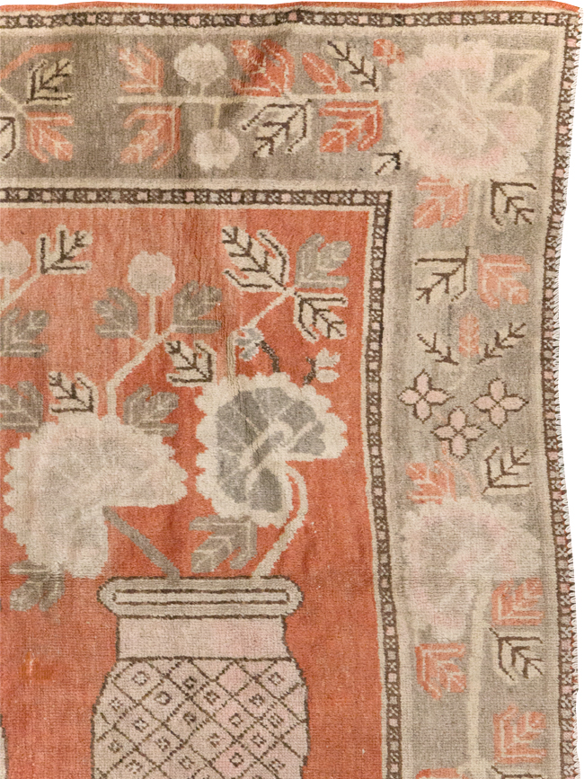 Antique East Turkestan Pictorial Vase Khotan Accent Rug, No.31791 - Gsblank