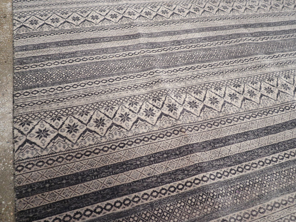 Contemporary Turkish Small Room Size Carpet, No.31876 - Gsblank