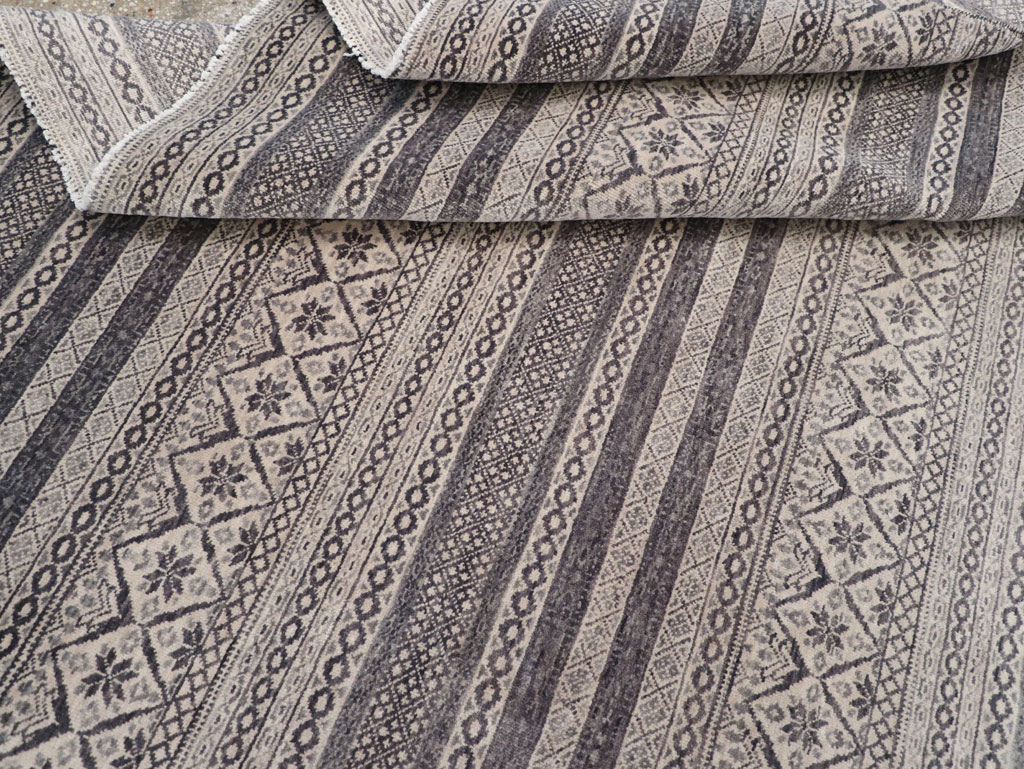 Contemporary Turkish Small Room Size Carpet, No.31876 - Gsblank