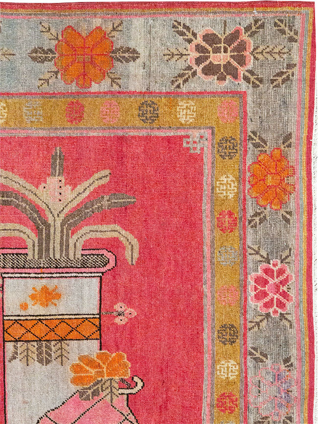 Antique East Turkestan Pictorial Vase Khotan Accent Rug, No.31882 - Gsblank