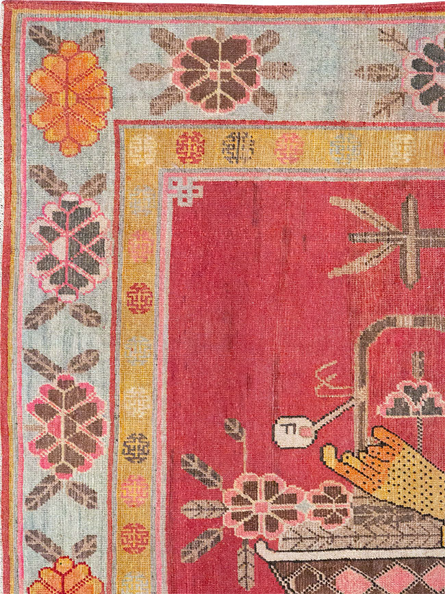 Antique East Turkestan Pictorial Vase Khotan Accent Rug, No.31882 - Gsblank