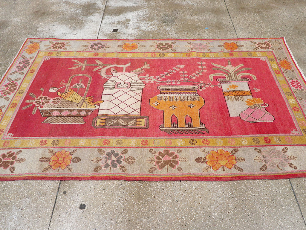 Antique East Turkestan Pictorial Vase Khotan Accent Rug, No.31882 - Gsblank