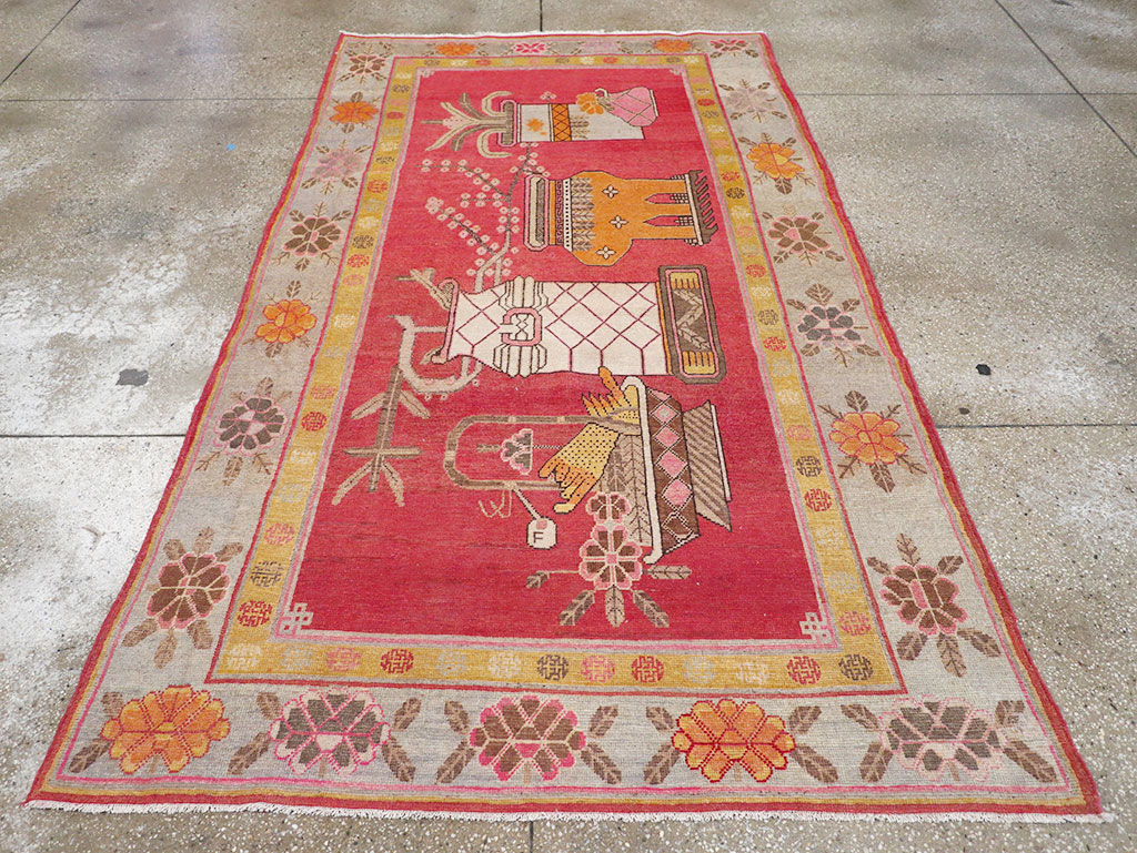 Antique East Turkestan Pictorial Vase Khotan Accent Rug, No.31882 - Gsblank